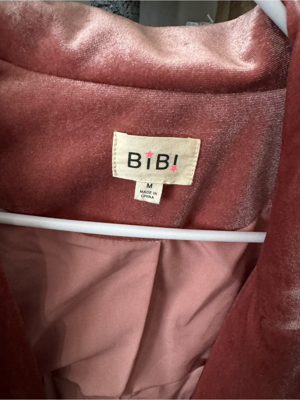BiBi Velvet Blazer in Dusty Rose with Patch Details - Picture 5 of 6